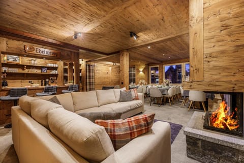 Living room, Lounge or bar, Dining area, Diving