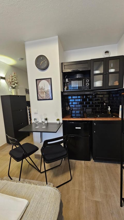 Logement Arche de la Défense, Arena spectacle, wifi, parking gratuit Apartment in Courbevoie