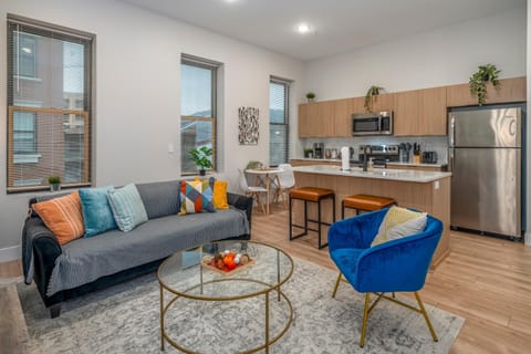 Kitchen or kitchenette, Living room, Seating area, Dining area, stove