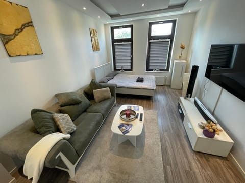 Communal lounge/ TV room, TV and multimedia, Living room, Seating area, Evening entertainment