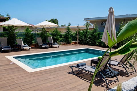 Patio, Day, Garden, Garden view, Pool view, Swimming pool, Swimming pool, sunbed