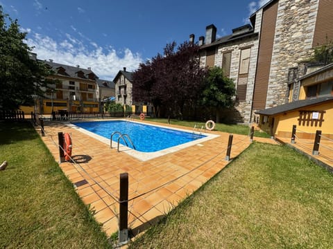 Property building, Garden, Swimming pool