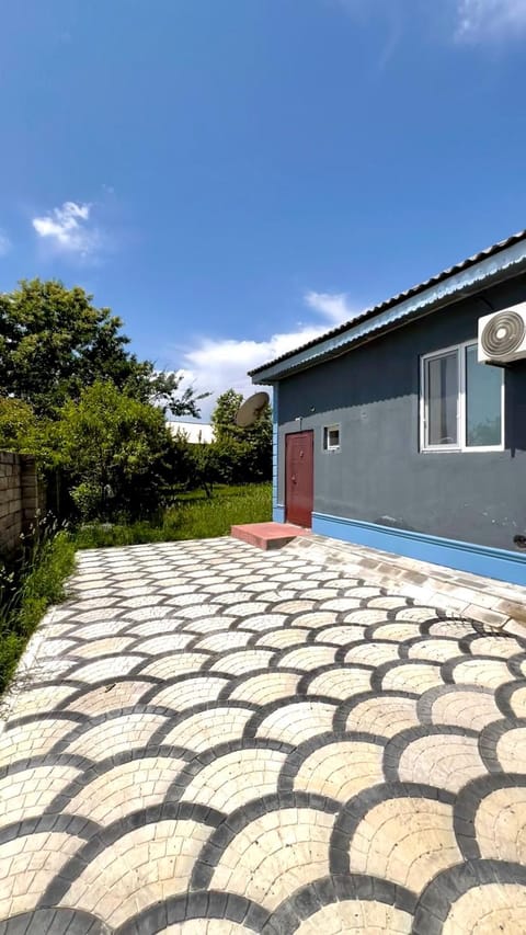 Property building, Facade/entrance, Day