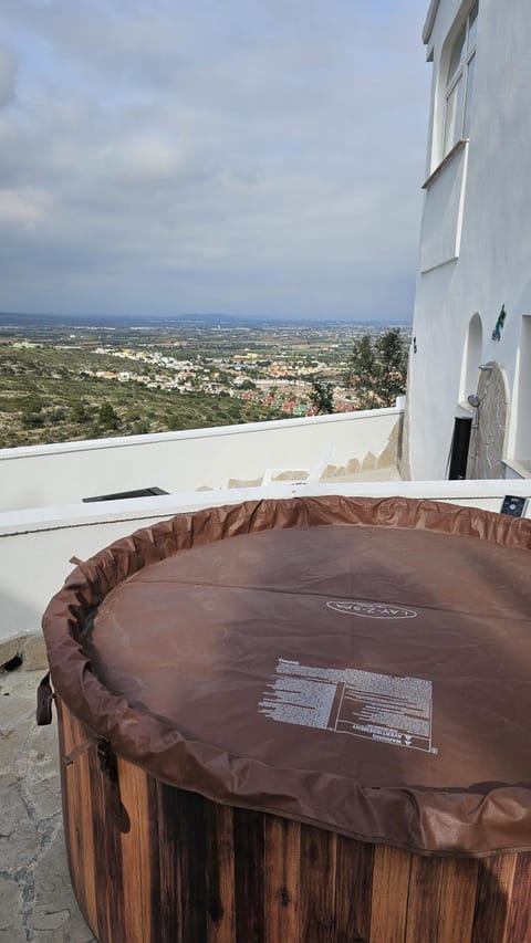 Natural landscape, Hot Tub, View (from property/room), Balcony/Terrace, Swimming pool