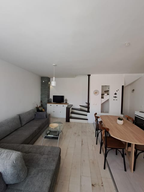 TV and multimedia, Living room, Dining area