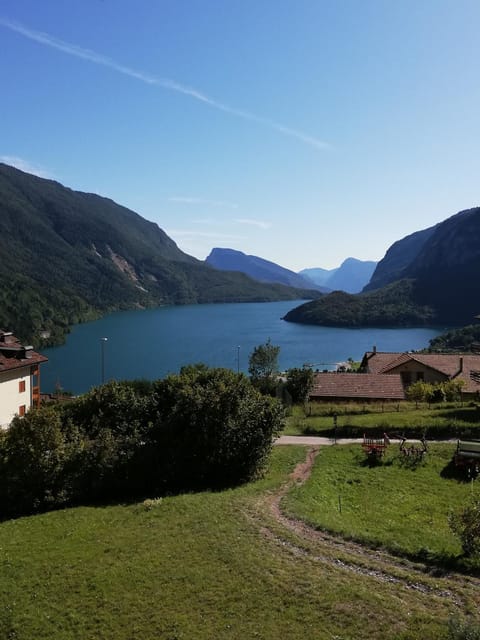Balcony/Terrace, Lake view, Mountain view