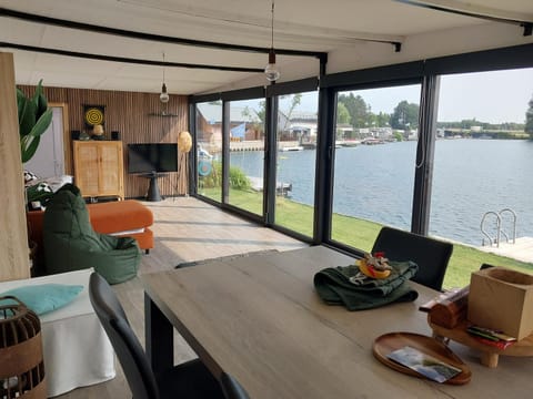 Lakeside Wevelgem House in Flanders