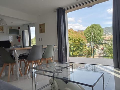 Balcony/Terrace, Living room, Mountain view