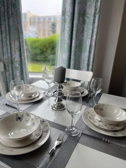 2 Bedrooms Holiday home in Edinburgh near City Center Apartment in Edinburgh