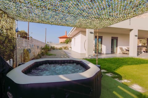 Day, Natural landscape, Hot Tub, Pool view