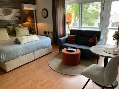 Bed, Seating area, Bedroom