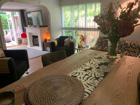 TV and multimedia, Living room, Dining area