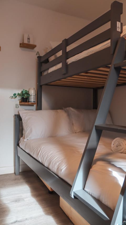 Bed, Bedroom, bunk bed