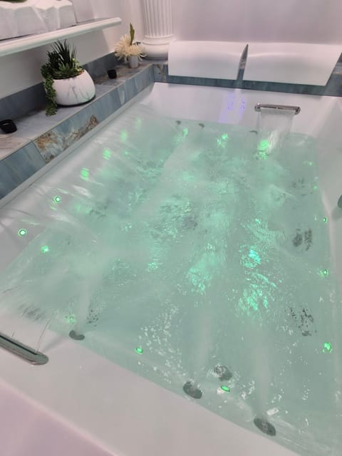 Hot Tub, Hot Tub