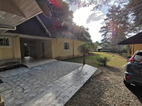 Property building, Garden, Parking