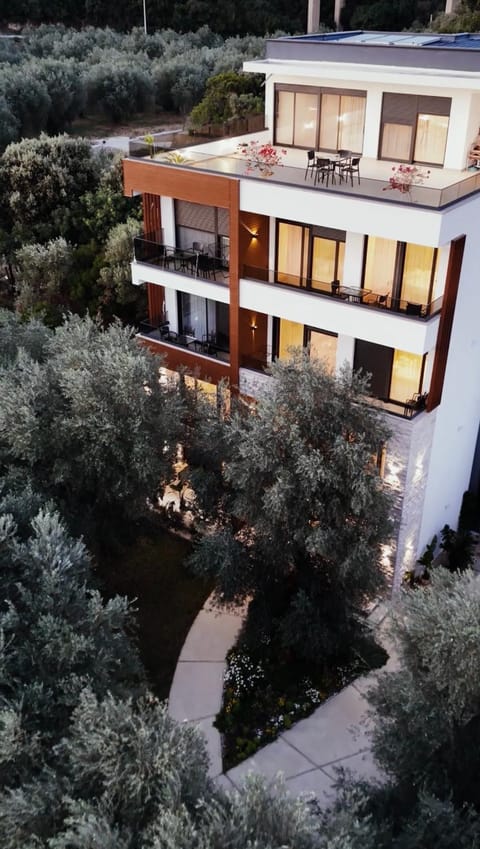 Property building, Day, Garden, Garden view