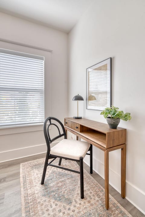 Stay Portland - Portland Fun Colorful Victorian - 91 WalkScore House in Portland