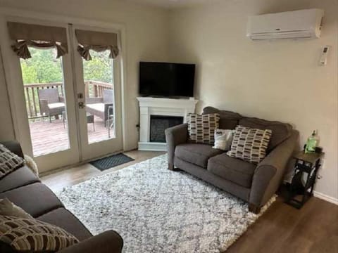 TV and multimedia, Living room, Seating area, fireplace