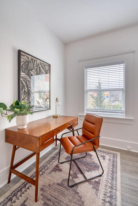 Stay Portland - Soul District Mansion - Food Carts & Local Shops House in Portland