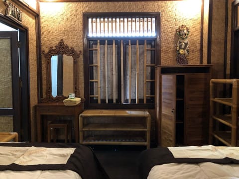 1BD guest house in family compound1, 15 minute walk to yoga barn Vacation rental in Ubud