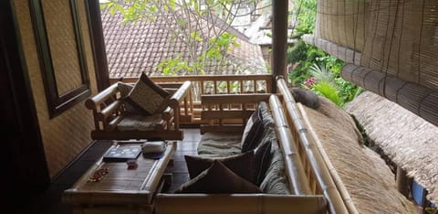 1BD guest house in family compound1, 15 minute walk to yoga barn Vacation rental in Ubud