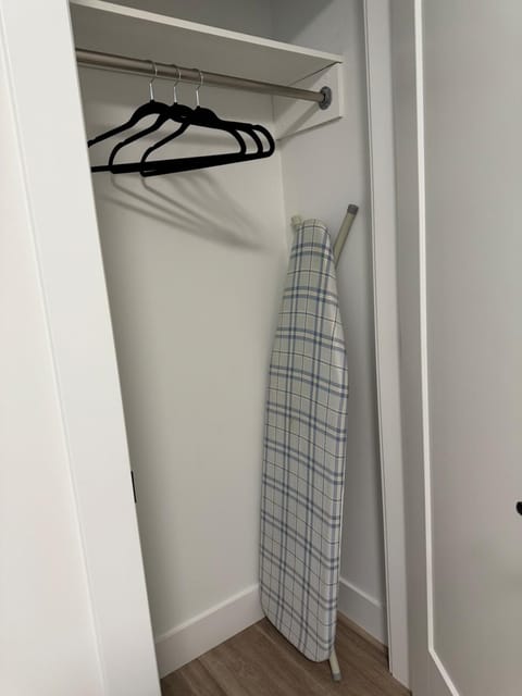 Calm & Cozy Private Suite Apartment in Surrey