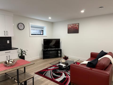 Calm & Cozy Private Suite Apartment in Surrey