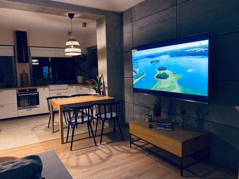 Communal lounge/ TV room, TV and multimedia, Dining area