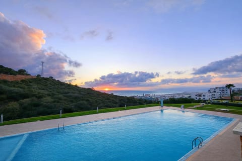 Nearby landmark, Day, Natural landscape, Swimming pool, Swimming pool, Sunrise, Sunset