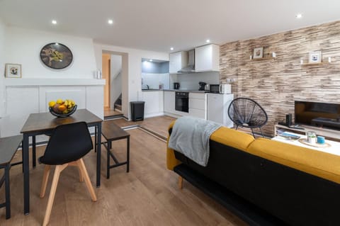 Living room, Seating area, Dining area, minibar, stove