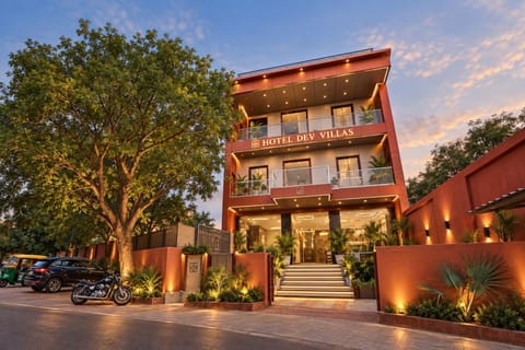 Facade/entrance