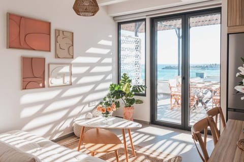 Patio, Natural landscape, View (from property/room), Balcony/Terrace, Living room, Seating area, Dining area, Mountain view, Sea view
