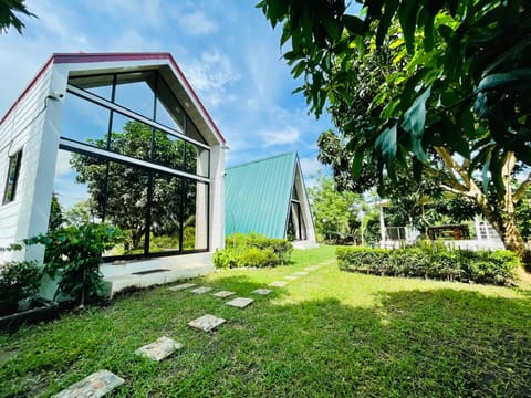 Property building, Day, Natural landscape, Garden, Garden view