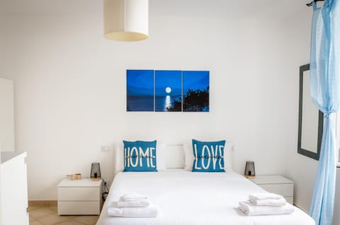 Bed, Bedroom, furniture, towels