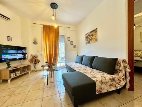 TV and multimedia, Living room, Seating area, air conditioner