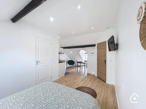 Studios - 1 min Gare Chatellerault - Entrée Autonome - Apartment in Centre-Val de Loire