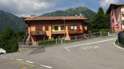 Property building, Neighbourhood