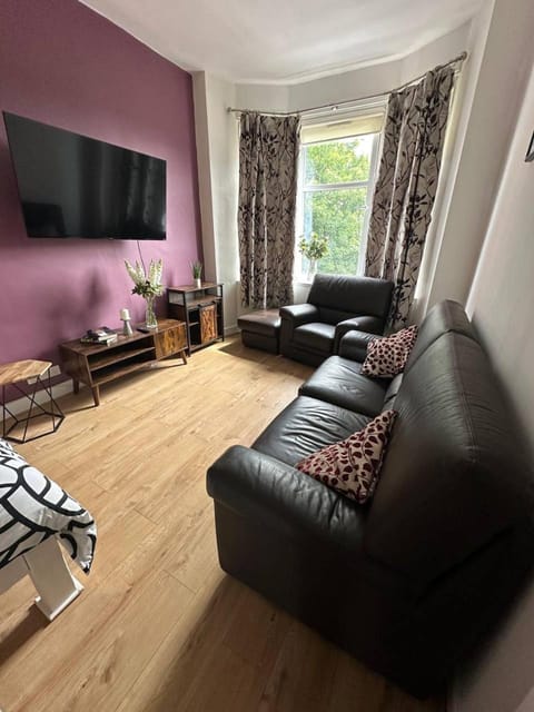 Clydebank Cozy 3bdr flat near Glasgow Apartment in Scotland