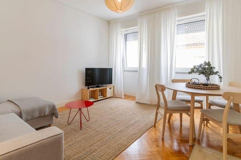 TV and multimedia, Seating area, Dining area