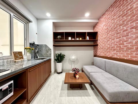 Kitchen or kitchenette, Living room, Seating area, microwave, kitchen, kitchen