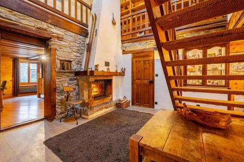 Living room, fireplace