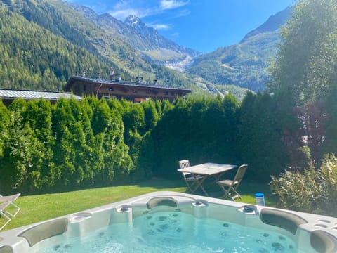 Natural landscape, Garden, Hot Tub, Spa and wellness centre/facilities, Garden view, Mountain view, sunbed