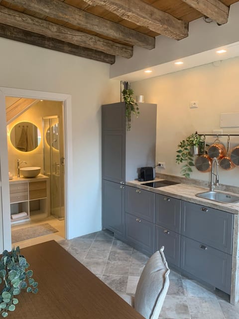 Kitchen or kitchenette, Living room