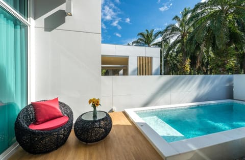 Property building, Garden view, Pool view, Swimming pool, Quiet street view, Inner courtyard view