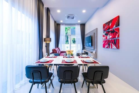 Living room, Decorative detail, Dining area