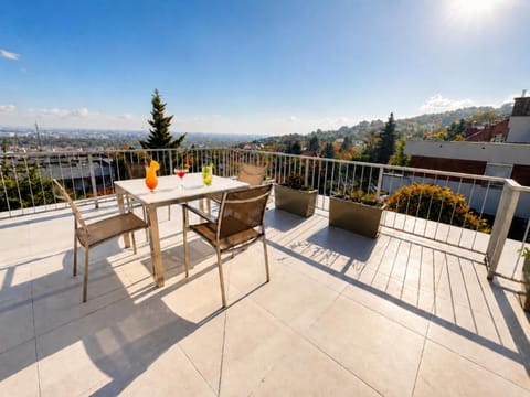 Property building, Patio, Day, Natural landscape, View (from property/room), Balcony/Terrace, Dining area, Mountain view