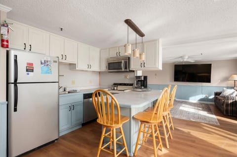 Snowshoe Ski-InSki-Out Steps to Ballhooter Lift Mountain Lodge Condo Apartment in Snowshoe