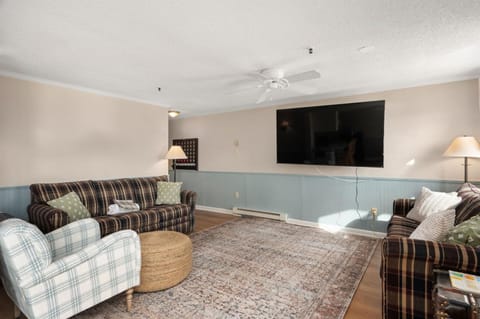 Snowshoe Ski-InSki-Out Steps to Ballhooter Lift Mountain Lodge Condo Apartment in Snowshoe