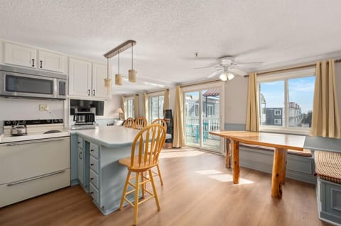 Snowshoe Ski-InSki-Out Steps to Ballhooter Lift Mountain Lodge Condo Apartment in Snowshoe