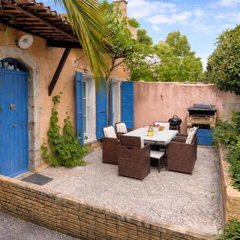 Patio, Dining area